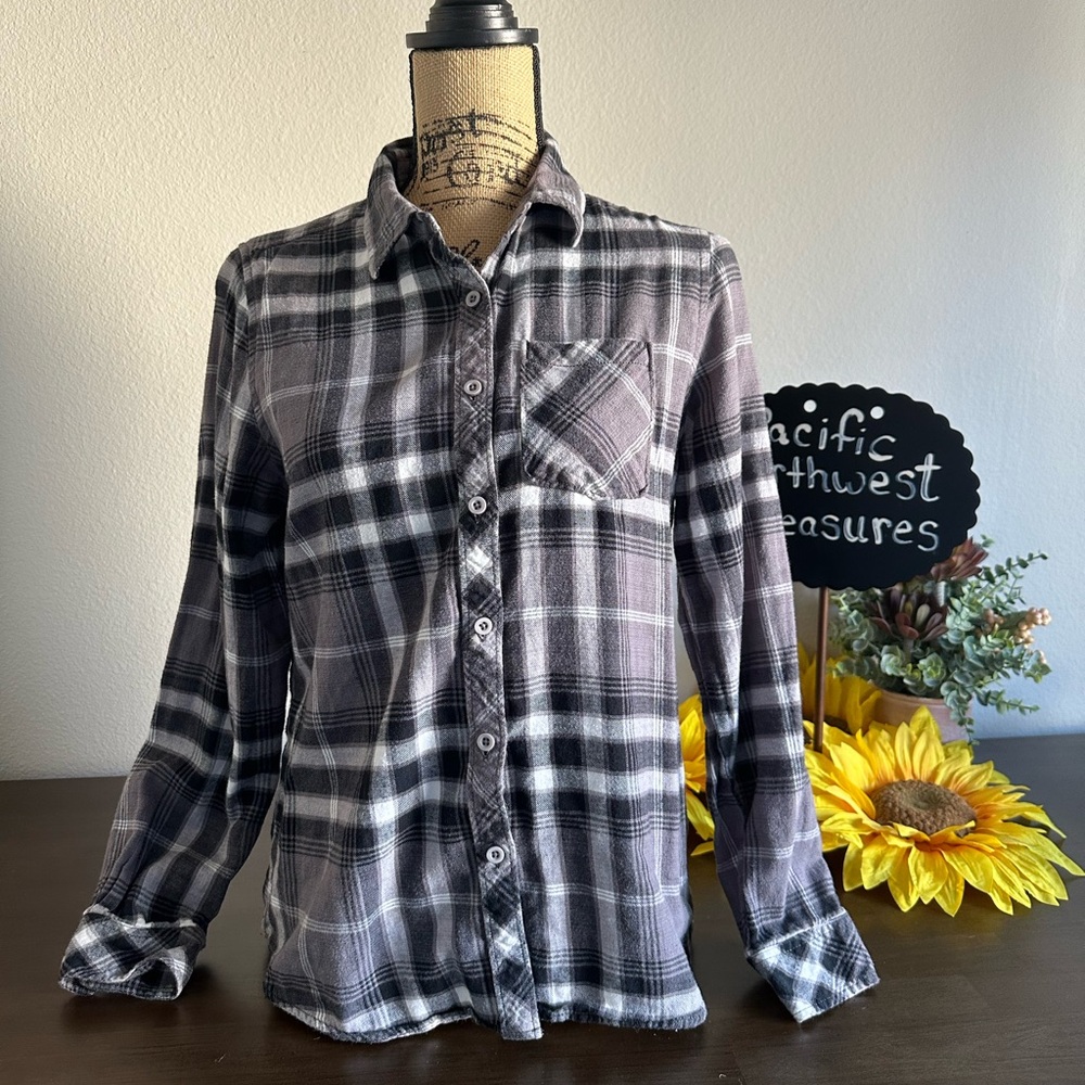 North River Outfitters long sleeved flannel shirt - size medium